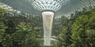 La cascata dell’aeroporto di Singapore