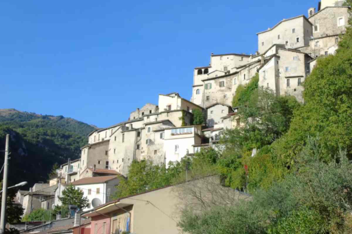 Weekend da sogno a 660 metri, scopri il borgo segreto immerso tra la natura