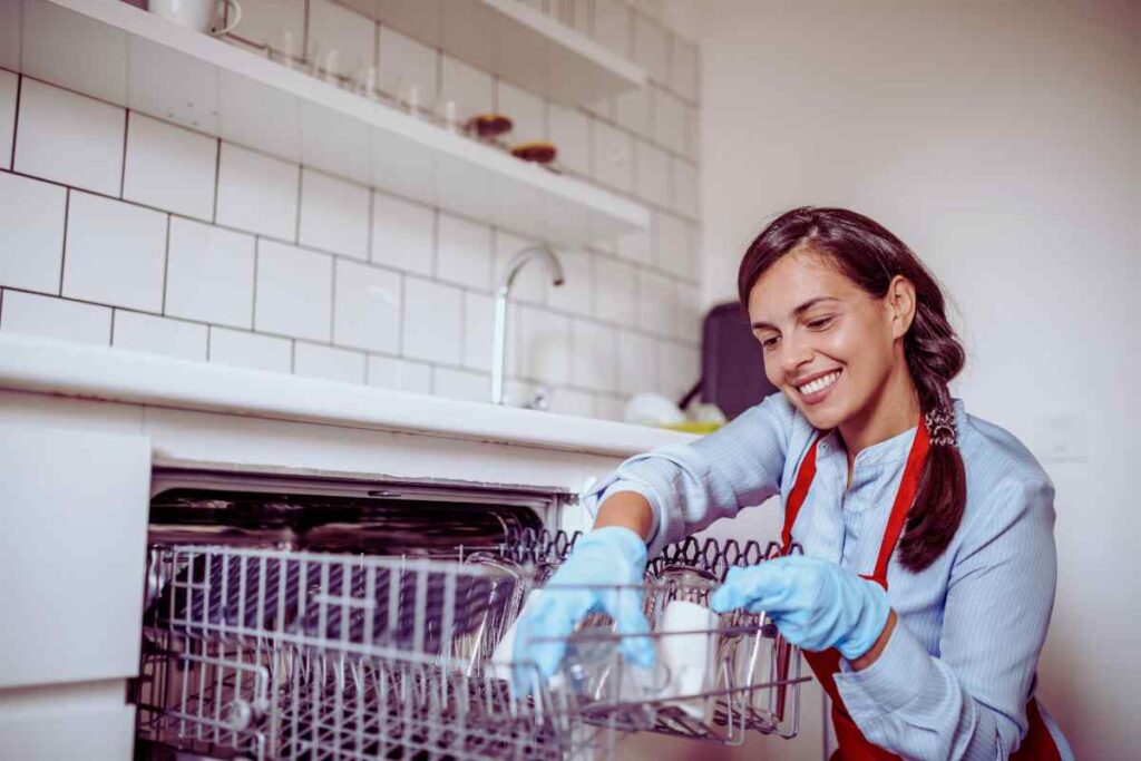 eliminare puzza lavastoviglie: rimedio naturale