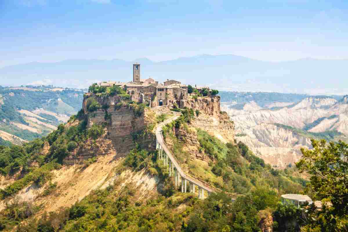 è uno dei borghi più belli d'italia: scopri cività di bagnoregio