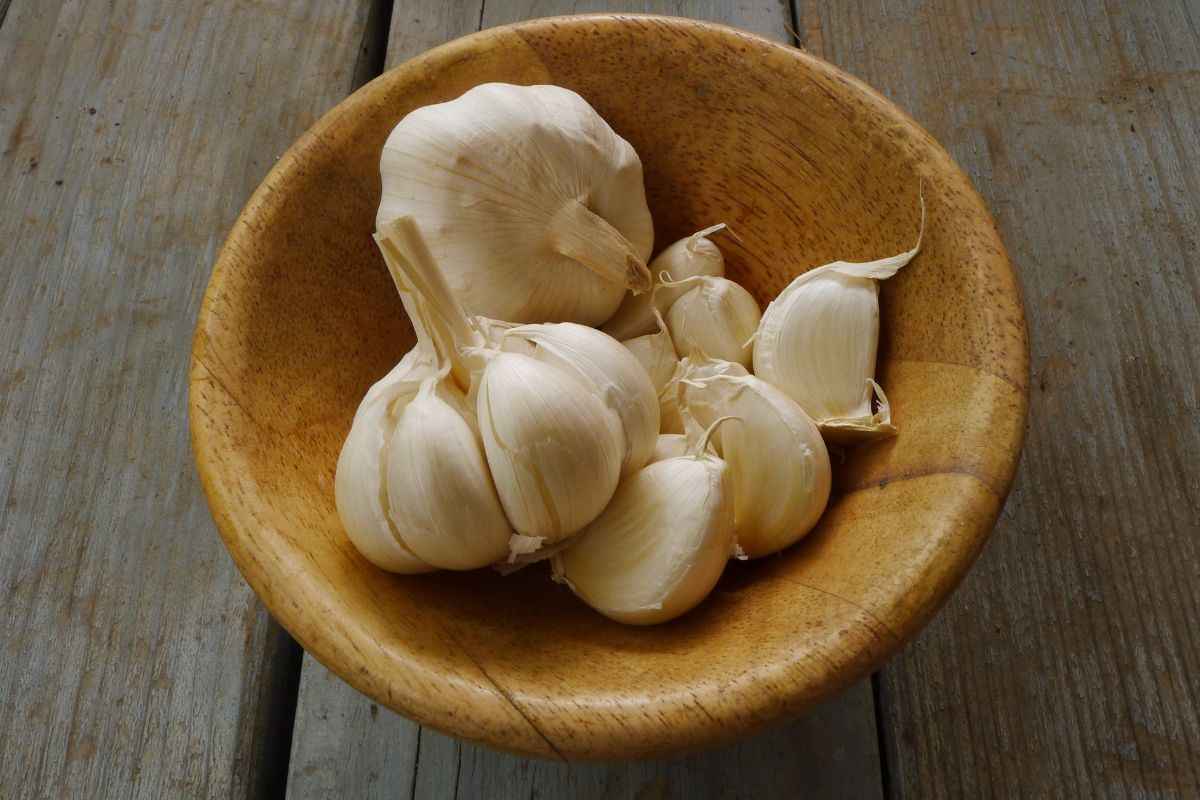 purifica l'aria di casa bruciando l'aglio