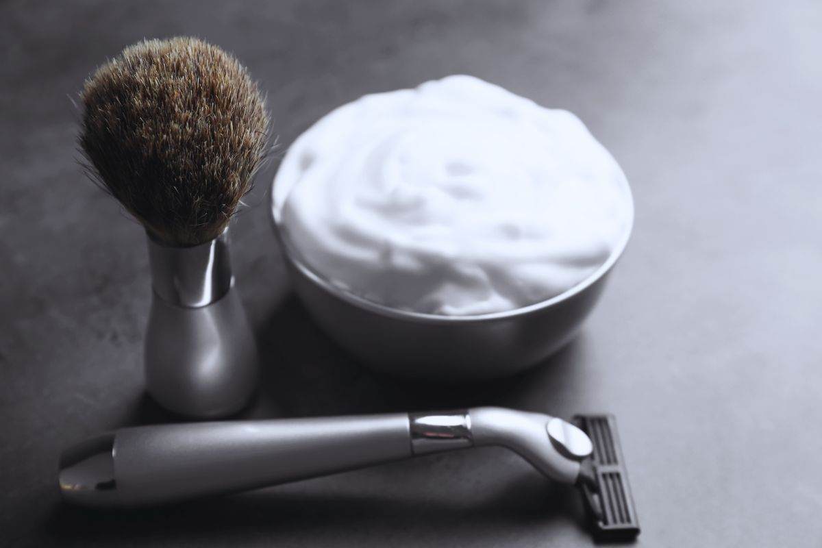 come usare la schiuma da barba per le pulizie